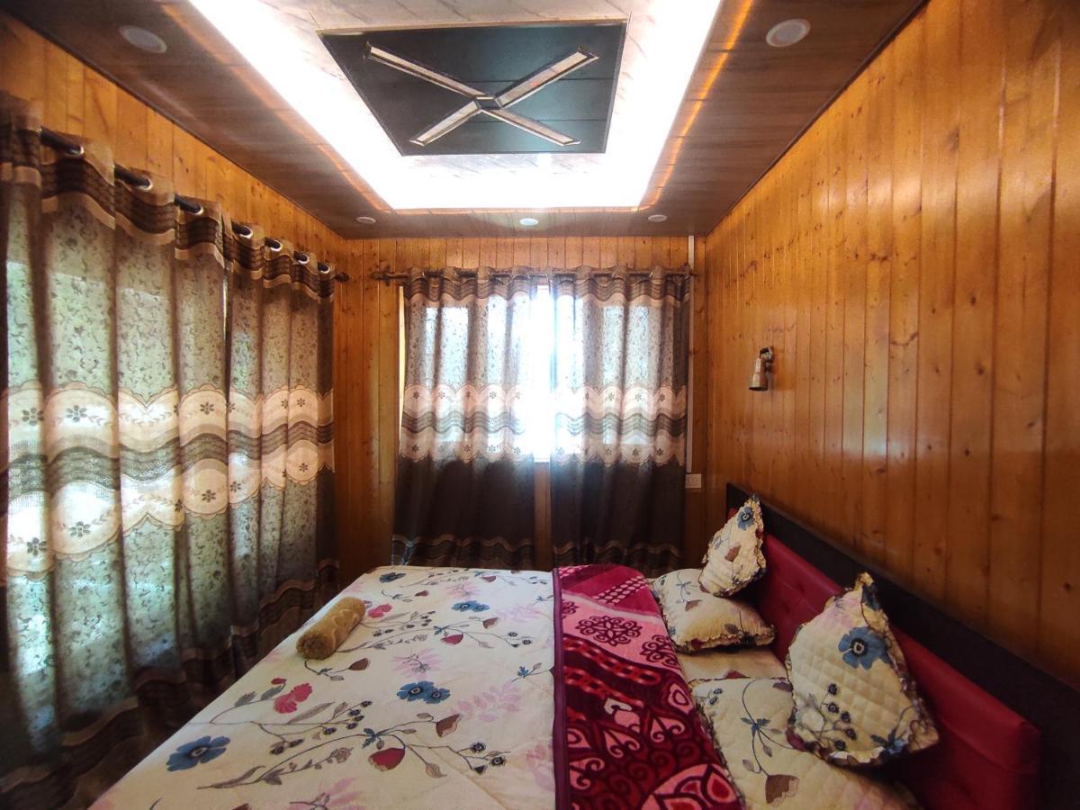 New Zum Zum Hotel & Restaurant Srinagar  Bagian luar foto
