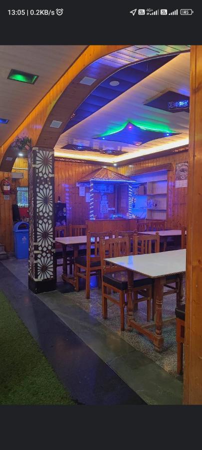 New Zum Zum Hotel & Restaurant Srinagar  Bagian luar foto