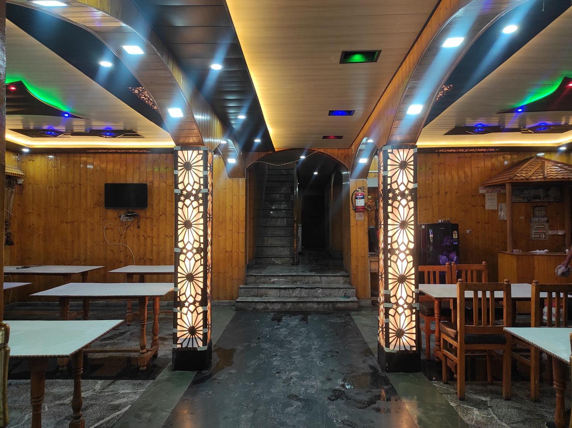 New Zum Zum Hotel & Restaurant Srinagar  Bagian luar foto