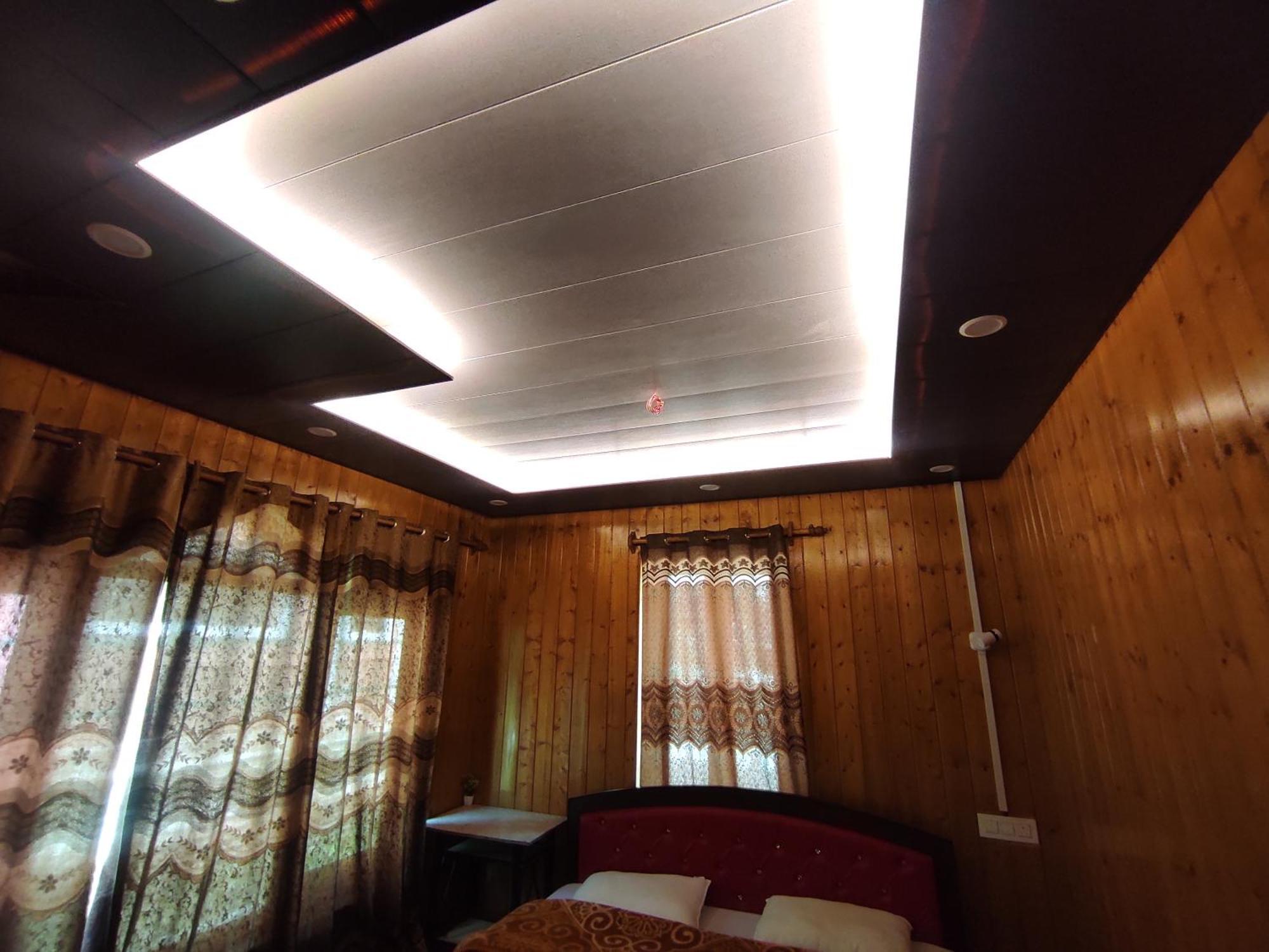 New Zum Zum Hotel & Restaurant Srinagar  Bagian luar foto